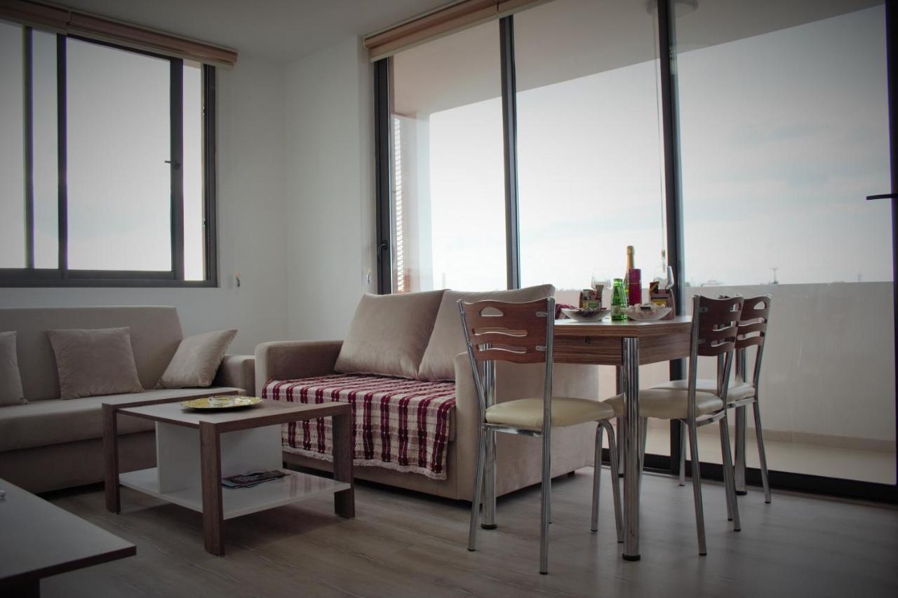 Uptown Holiday App & Pool Daily Rental Contactless Check In & Check Out Famagusta  Luaran gambar